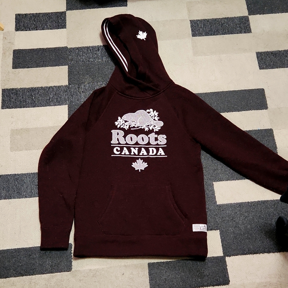 Roots Canada Cabin Embroidered Pullover Hoodie Sweater Burgendy, Black And White